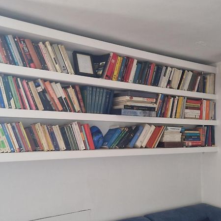 Casa Di Libri - Delizioso Appartamento A 10 Min Da Trastevere Roma Eksteriør bilde