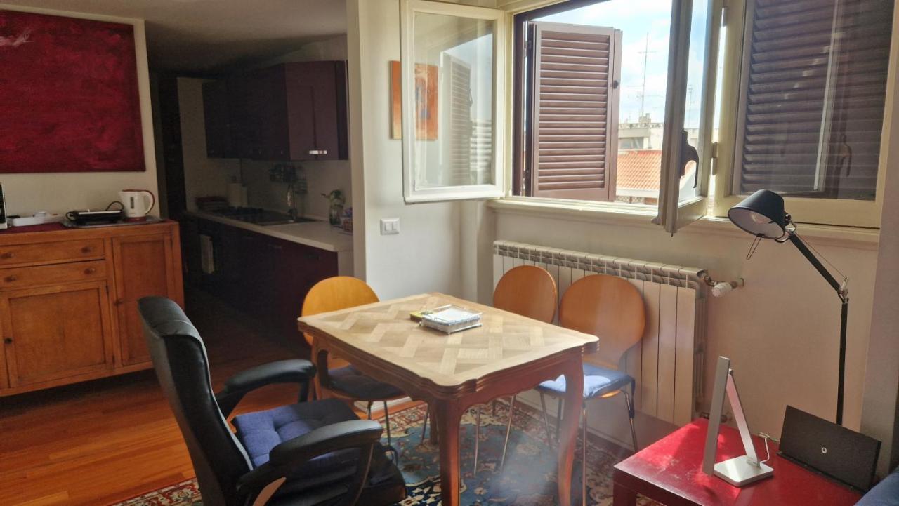 Casa Di Libri - Delizioso Appartamento A 10 Min Da Trastevere Roma Eksteriør bilde